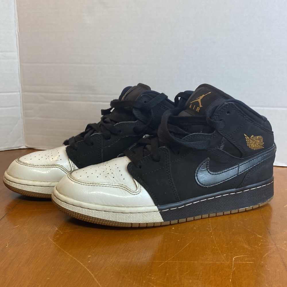 Nike Air Jordan 1 Mid Retro Size 5.5Y - Picture 3 of 11